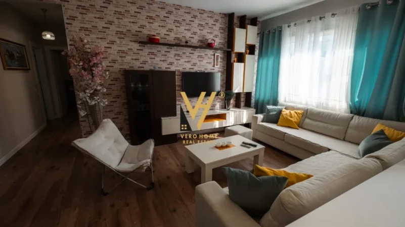 Tirane, jepet me qera apartament 2+1+Ballkon Kati 4, 110 m² 1.000 € (KOMUNA E PARISIT)
