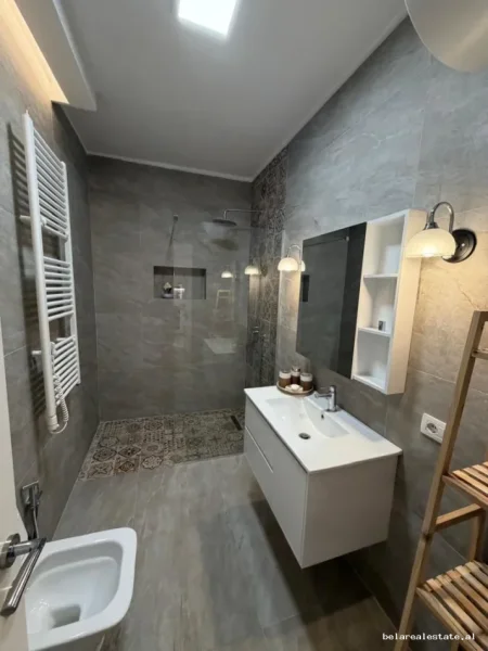 Tirane, jepet me qera apartament 1+1+Ballkon Kati 2, 65 m² 590 € (Univers City)