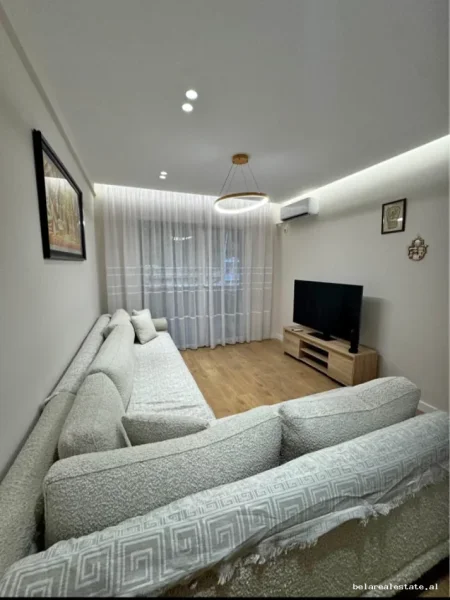 Tirane, jepet me qera apartament 2+1+Ballkon Kati 3, 96 m² 1.200 € (Komuna e Parisit)