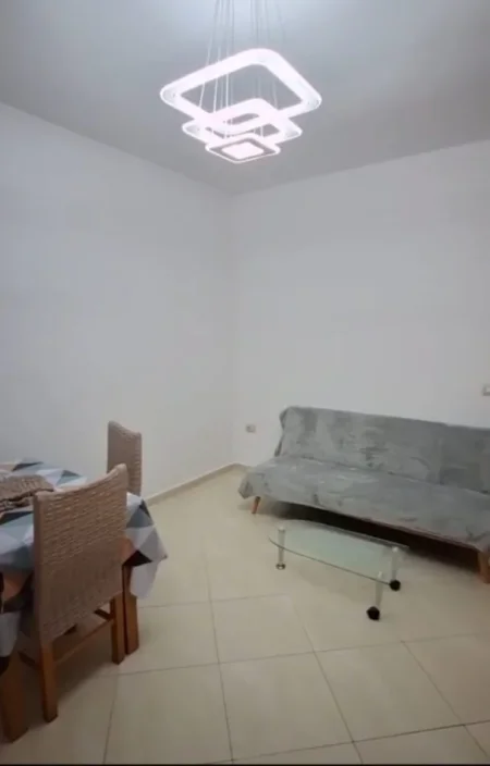 Tirane, jepet me qera apartament 1+1 Kati 1, 55 m² 400 € (Qytet Studenti)