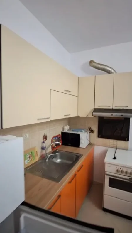 Tirane, jepet me qera apartament 1+1 Kati 1, 55 m² 400 € (Qytet Studenti)