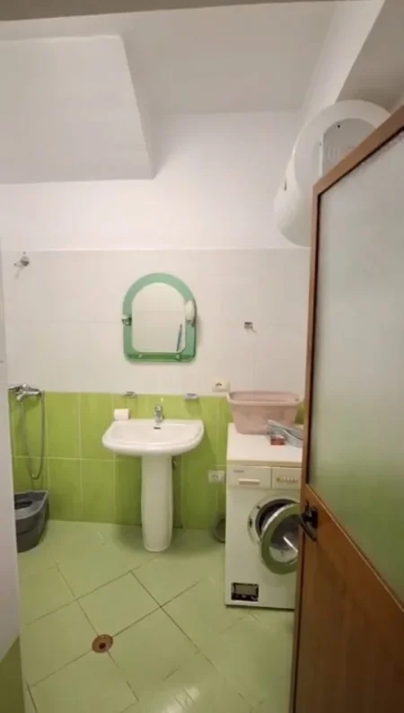 Tirane, jepet me qera apartament 1+1 Kati 1, 55 m² 400 € (Qytet Studenti)