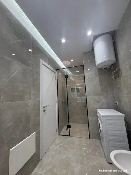 Tirane, jepet me qera apartament 1+1+Ballkon Kati 8, 78 m² 700 € (Dritan Hoxha)