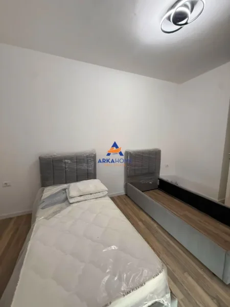 Tirane, jepet me qera apartament 2+1+Ballkon Kati 10, 96 m² 780 € (BULEVARDI RI)