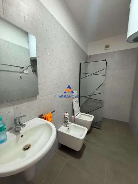Tirane, jepet me qera apartament 2+1+Ballkon Kati 10, 96 m² 780 € (BULEVARDI RI)