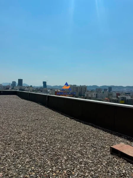 Tirane, jepet me qera apartament 2+1+Ballkon Kati 10, 96 m² 780 € (BULEVARDI RI)