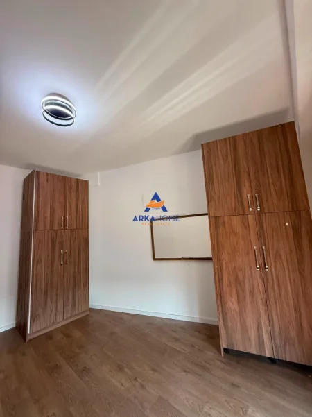 Tirane, jepet me qera apartament 2+1 Kati 9, 118 m² 780 € (BULEVARDI RI)