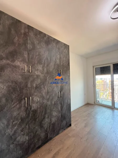 Tirane, jepet me qera apartament 2+1 Kati 9, 118 m² 780 € (BULEVARDI RI)