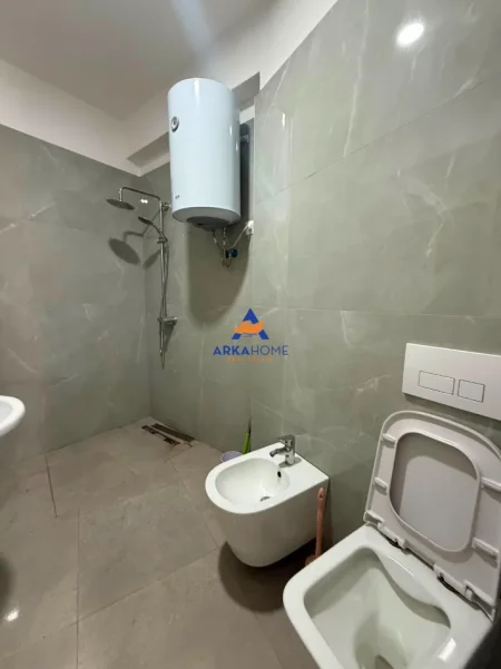Tirane, jepet me qera apartament 2+1 Kati 9, 118 m² 780 € (BULEVARDI RI)