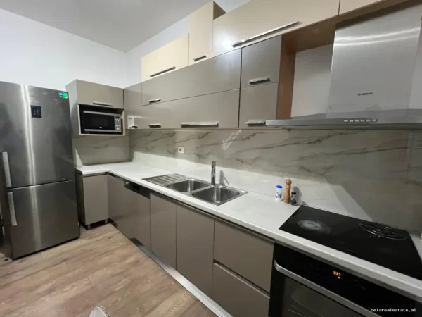 Tirane, jepet me qera apartament 2+1+Ballkon Kati 12, 100 m² 700 € (Asim Vokshi)