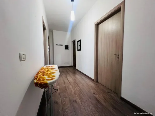 Tirane, jepet me qera apartament 2+1+Ballkon Kati 12, 100 m² 700 € (Asim Vokshi)