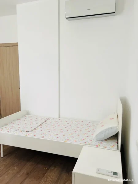 Tirane, jepet me qera apartament 2+1+Ballkon Kati 12, 100 m² 700 € (Asim Vokshi)