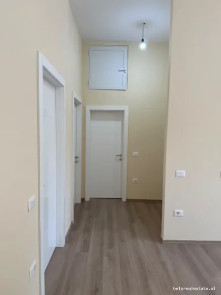 Tirane, jepet me qera Vile Vile 1 Katshe Kati 1, 80 m² 480 € (Babrru)