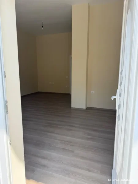 Tirane, jepet me qera Vile Vile 1 Katshe Kati 1, 80 m² 480 € (Babrru)