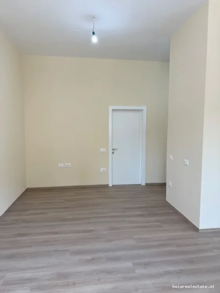 Tirane, jepet me qera Vile Vile 1 Katshe Kati 1, 80 m² 480 € (Babrru)