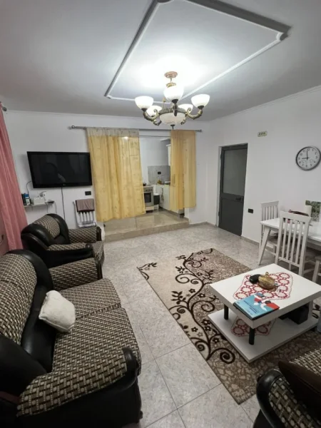 Tirane, jepet me qera apartament 1+1 Kati 1, 60 m² 400 € (Ali Demi)