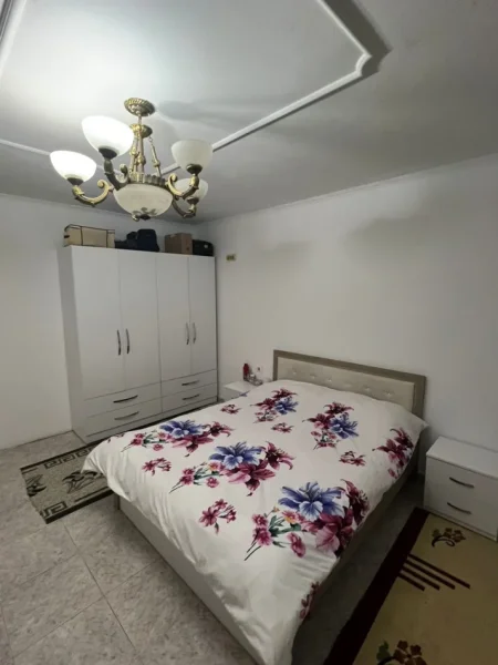 Tirane, jepet me qera apartament 1+1 Kati 1, 60 m² 400 € (Ali Demi)