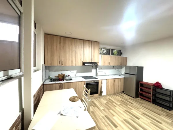 Jepet Apartament 3+1 me Qera ne Vasil Shanto (pranë shkollës “Besnik Sykja”),  550 mije leke