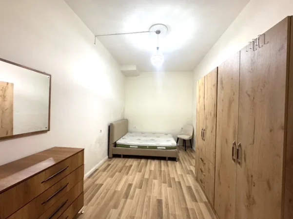 Jepet Apartament 3+1 me Qera ne Vasil Shanto (pranë shkollës “Besnik Sykja”),  550 mije leke
