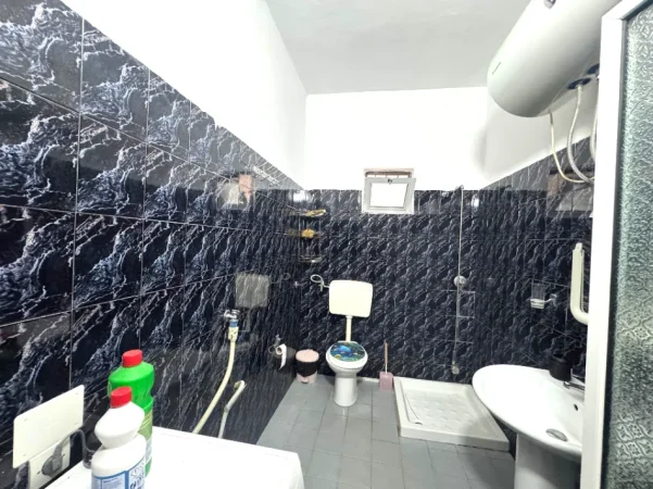 Jepet Apartament 3+1 me Qera ne Vasil Shanto (pranë shkollës “Besnik Sykja”),  550 mije leke
