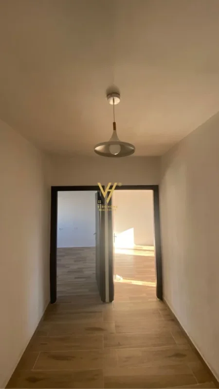 Tirane, jepet me qera apartament 1+1+Ballkon Kati 5, 57 m² 420 € (ALI DEMI)