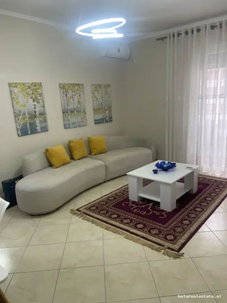 Tirane, jepet me qera apartament 1+1+Ballkon Kati 3, 68 m² 640 € (Stacioni i Trenit)