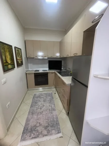 Tirane, jepet me qera apartament 1+1+Ballkon Kati 3, 68 m² 640 € (Stacioni i Trenit)