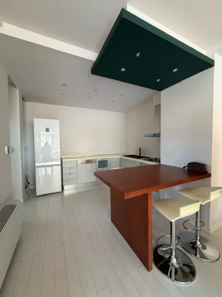 Tirane, jepet me qera apartament 2+1 Kati 8, 90 m² 1.000 € 