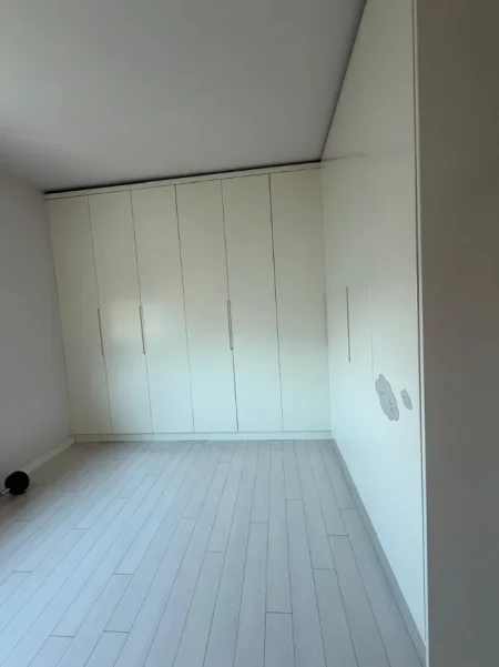 Tirane, jepet me qera apartament 2+1 Kati 8, 90 m² 1.000 € 