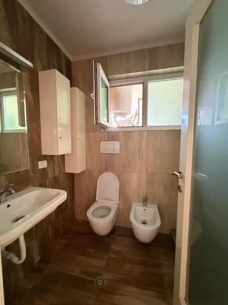 Tirane, jepet me qera apartament 2+1 Kati 8, 90 m² 1.000 € 