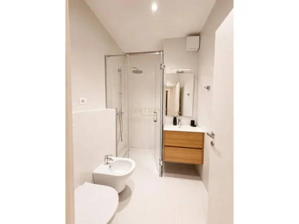 Tirane, jepet me qera apartament 2+1 Kati 2, 105 m² 1.300 € (rruga e kosovareve)