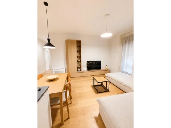 Tirane, jepet me qera apartament 2+1 Kati 2, 105 m² 1.300 € (rruga e kosovareve)