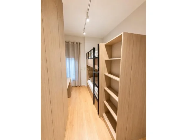 Tirane, jepet me qera apartament 2+1 Kati 2, 105 m² 1.300 € (rruga e kosovareve)