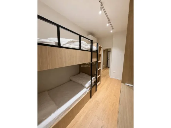 Tirane, jepet me qera apartament 2+1 Kati 2, 105 m² 1.300 € (rruga e kosovareve)