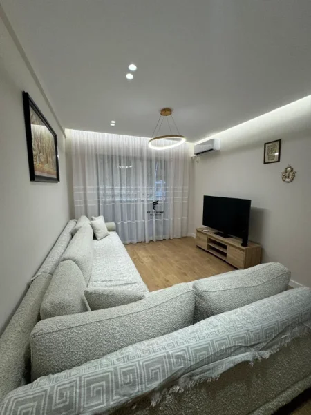 Tirane, jepet me qera apartament 2+1 Kati 3, 100 m² 1.200 € (KOMUNA E PARISIT)