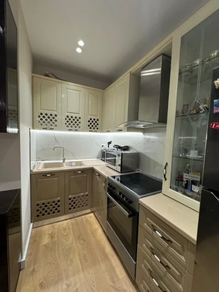 Tirane, jepet me qera apartament 2+1 Kati 3, 100 m² 1.200 € (KOMUNA E PARISIT)