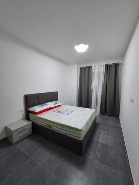 Tirane, jepet me qera apartament 2+1 Kati 7, 80 m² 550 € (Rr.isuf elezi)