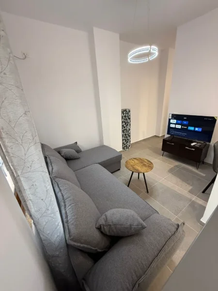 Tirane, jap me qera apartament 1+1+Ballkon Kati 0, 54 m² 520 € (60 m ne vije ajrore larg UNI Marin Barleti Selite)