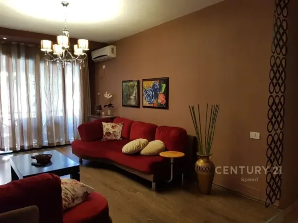 Tirane, jepet me qera apartament 2+1 Kati 3, 129 m² 800 € (Myslym shyri)