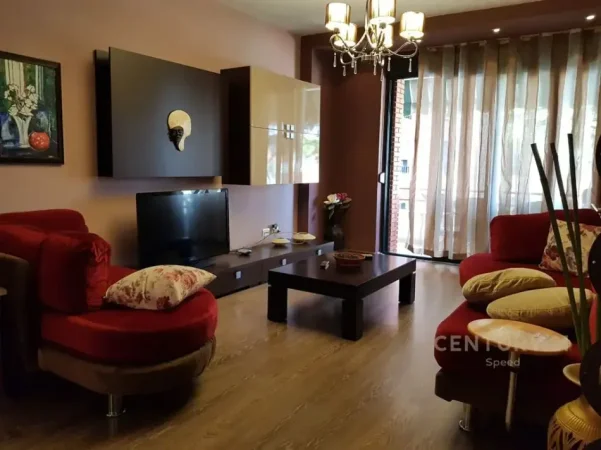 Tirane, jepet me qera apartament 2+1 Kati 3, 129 m² 800 € (Myslym shyri)