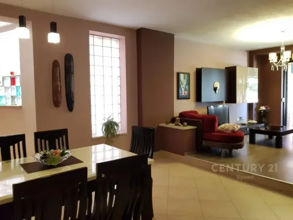Tirane, jepet me qera apartament 2+1 Kati 3, 129 m² 800 € (Myslym shyri)