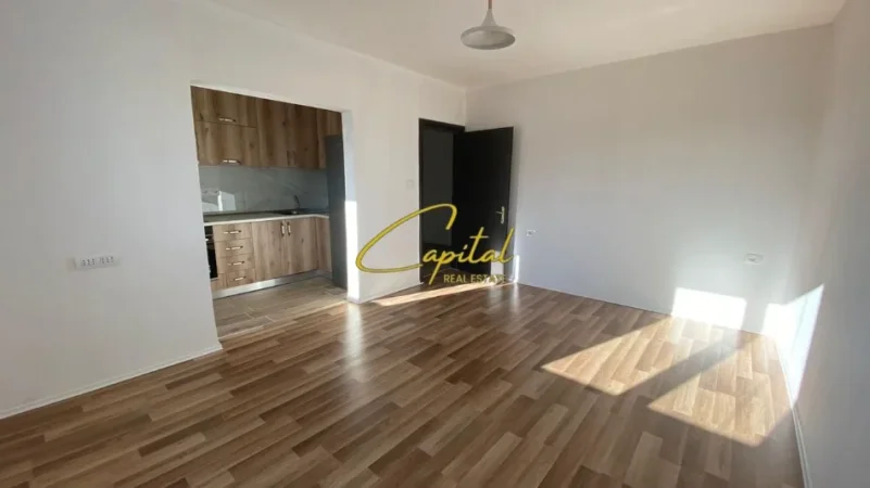Tirane, jepet me qera apartament 1+1 Kati 5, 58 m² 500 € (ALI DEMI)