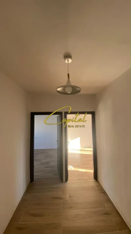 Tirane, jepet me qera apartament 1+1 Kati 5, 58 m² 500 € (ALI DEMI)