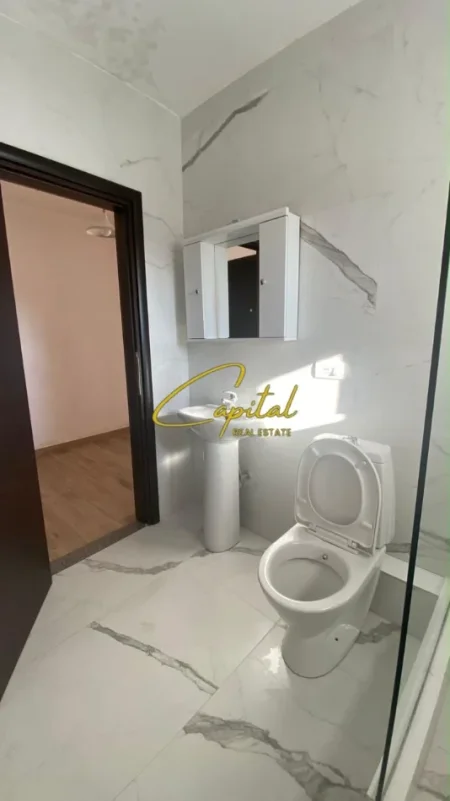 Tirane, jepet me qera apartament 1+1 Kati 5, 58 m² 500 € (ALI DEMI)