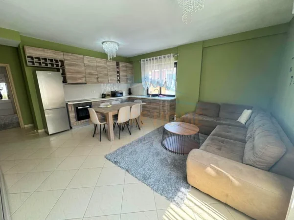 Tirane, jepet me qera apartament 3+1 Kati 6, 128 m² 700 € (Astir)