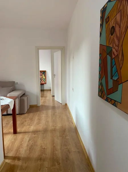 Tirane, jepet me qera ambient per zyra ose banim, 1+1 Kati 2, 55 m² 65 000 Lek, Blulevardi Zogu i Pare/ Mbrapa UFO, Ish Cadra e Cirkut)