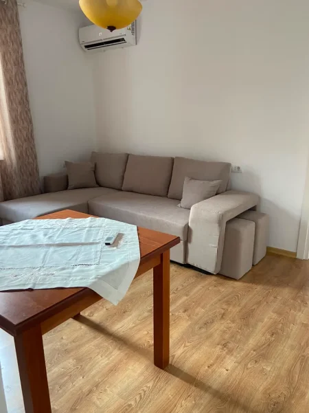 Tirane, jepet me qera ambient per zyra ose banim, 1+1 Kati 2, 55 m² 65 000 Lek, Blulevardi Zogu i Pare/ Mbrapa UFO, Ish Cadra e Cirkut)