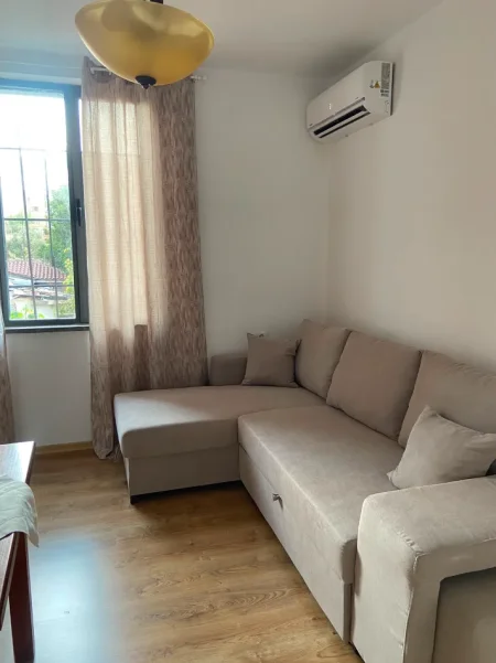 Tirane, jepet me qera ambient per zyra ose banim, 1+1 Kati 2, 55 m² 65 000 Lek, Blulevardi Zogu i Pare/ Mbrapa UFO, Ish Cadra e Cirkut)