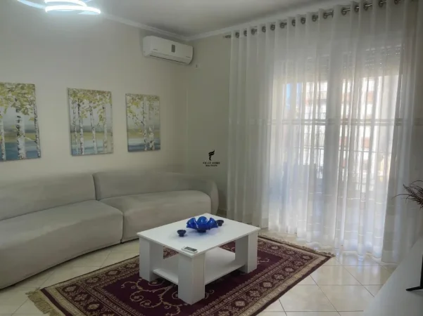 Tirane, jepet me qera apartament 1+1 Kati 4, 67 m² 600 € (BULEVARDI ZOGU I PARE)