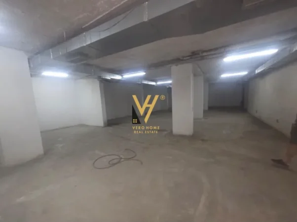 Tirane, shitet magazine Kati -1, 350 m² 210.000 € (SHKOLLA E KUQE )